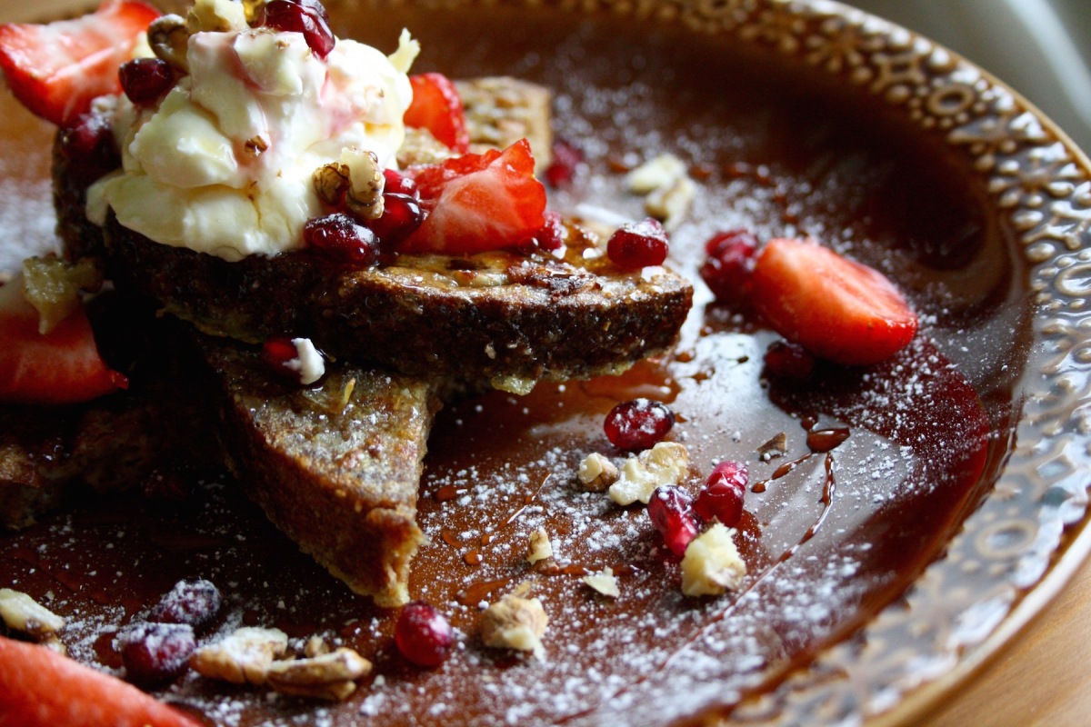 french toast with crème fraîche &amp; fruit